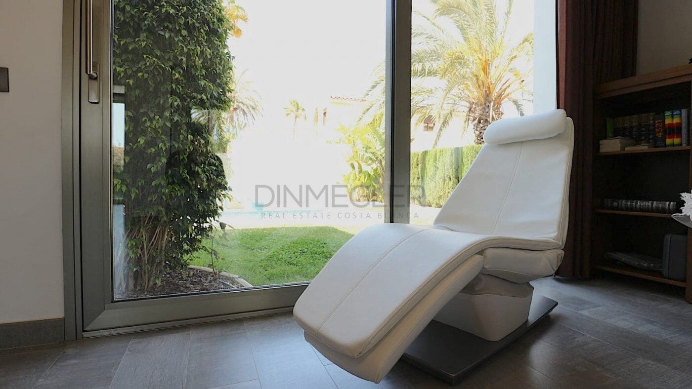 3 bedroom Villa for sale in Torrevieja with pool garage - € 709,000 (Ref: 9110507)