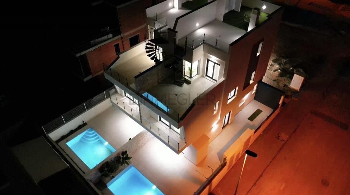 4 soveværelse Semi-Rækkehus til salg i Guardamar del Segura med swimmingpool - € 507.050 (Ref: 9230962)