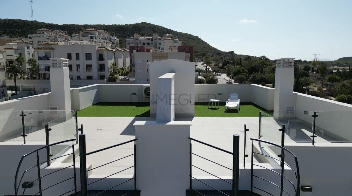 4 soveværelse Semi-Rækkehus til salg i Guardamar del Segura med swimmingpool - € 507.050 (Ref: 9230962)