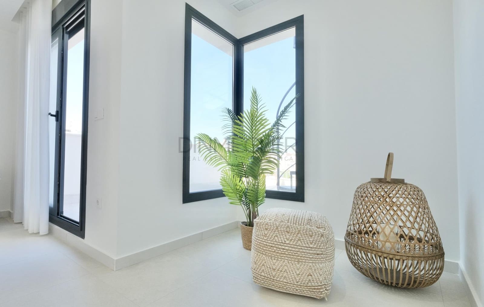 4 soveværelse Semi-Rækkehus til salg i Guardamar del Segura med swimmingpool - € 507.050 (Ref: 9230962)