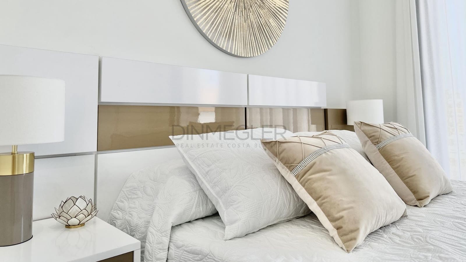 4 soveværelse Semi-Rækkehus til salg i Guardamar del Segura med swimmingpool - € 507.050 (Ref: 9230962)