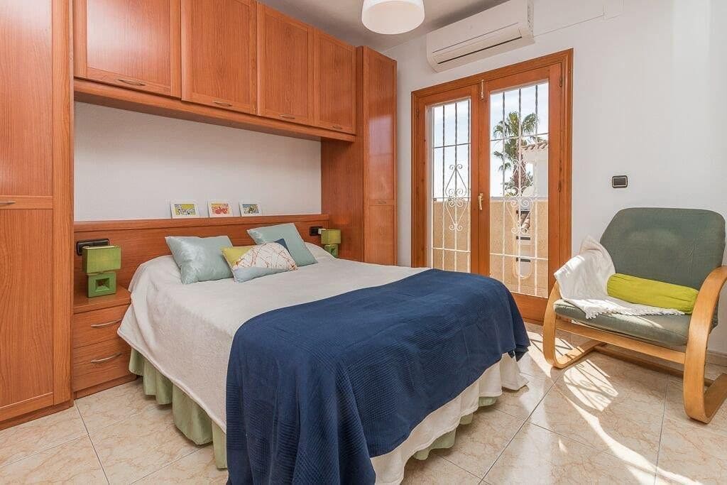 3 bedroom Villa for sale in Playa Flamenca with pool - € 239,000 (Ref: 9324305)