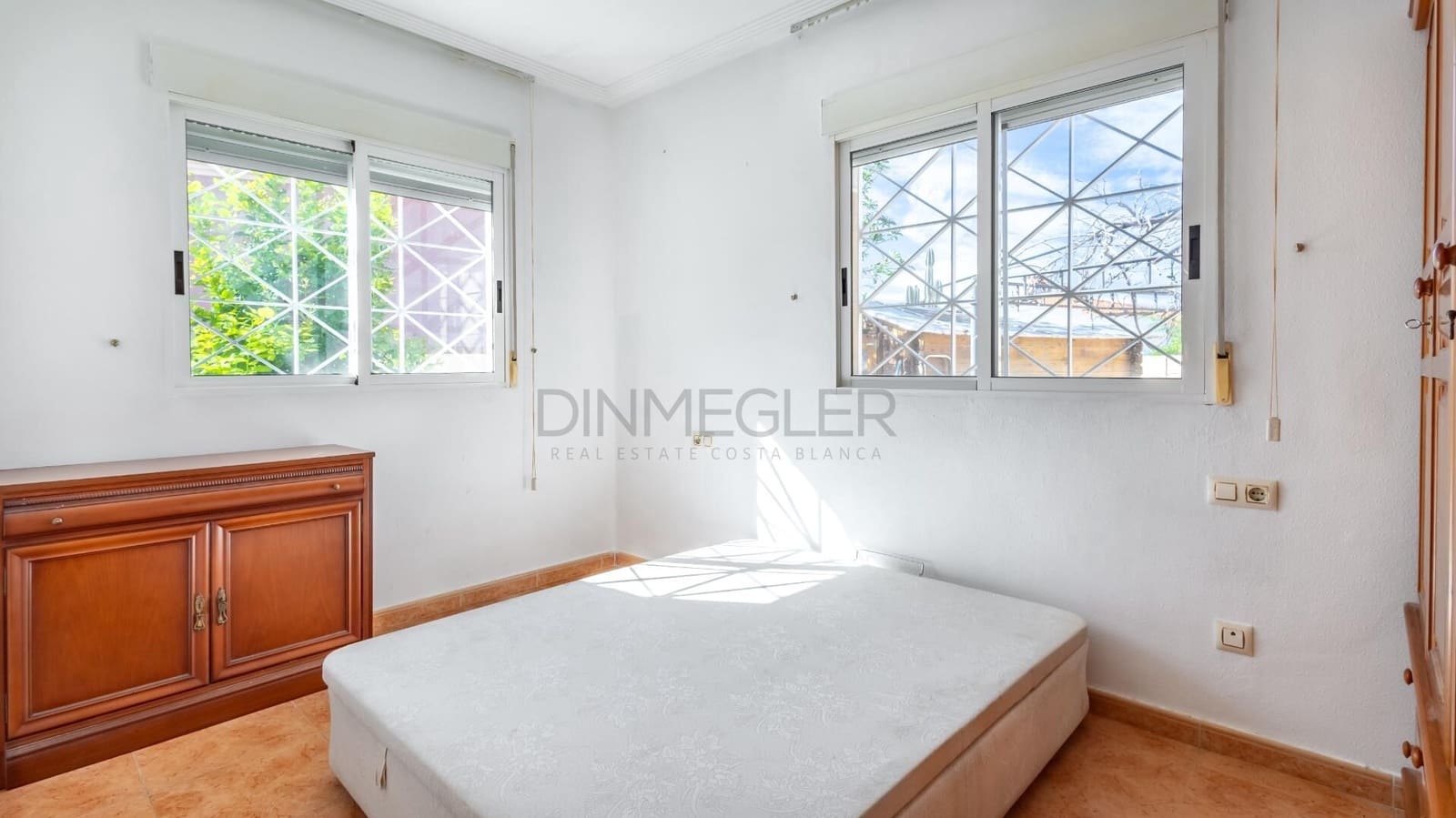 2 bedroom Villa for sale in Torrevieja with pool - € 235,000 (Ref: 9347636)