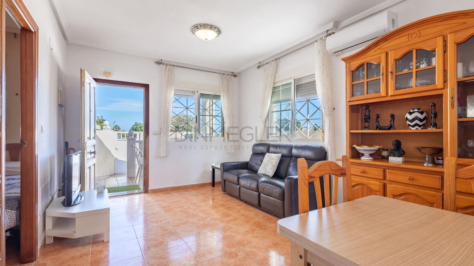 2 bedroom Villa for sale in Torrevieja with pool - € 235,000 (Ref: 9347636)