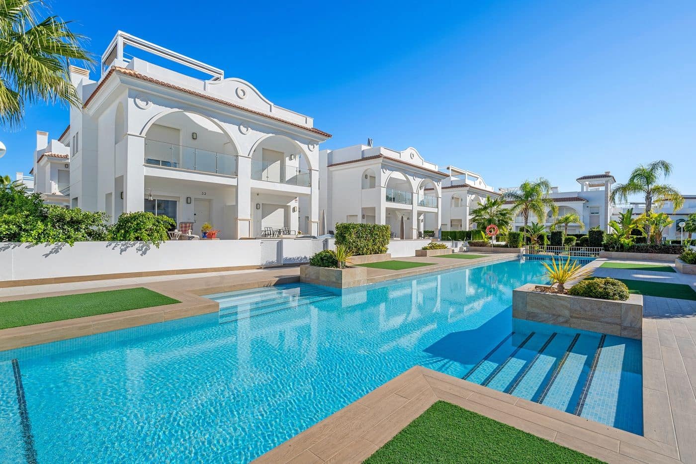 3 soverom Rekkehus til salgs i Ciudad Quesada med svømmebasseng - € 379 000 (Ref: 9356089)