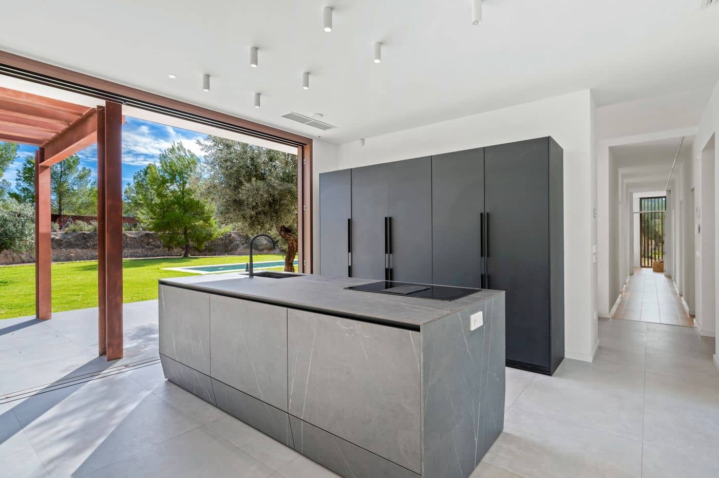 4 bedroom Villa for sale in Finestrat with pool - € 1,490,000 (Ref: 9374638)