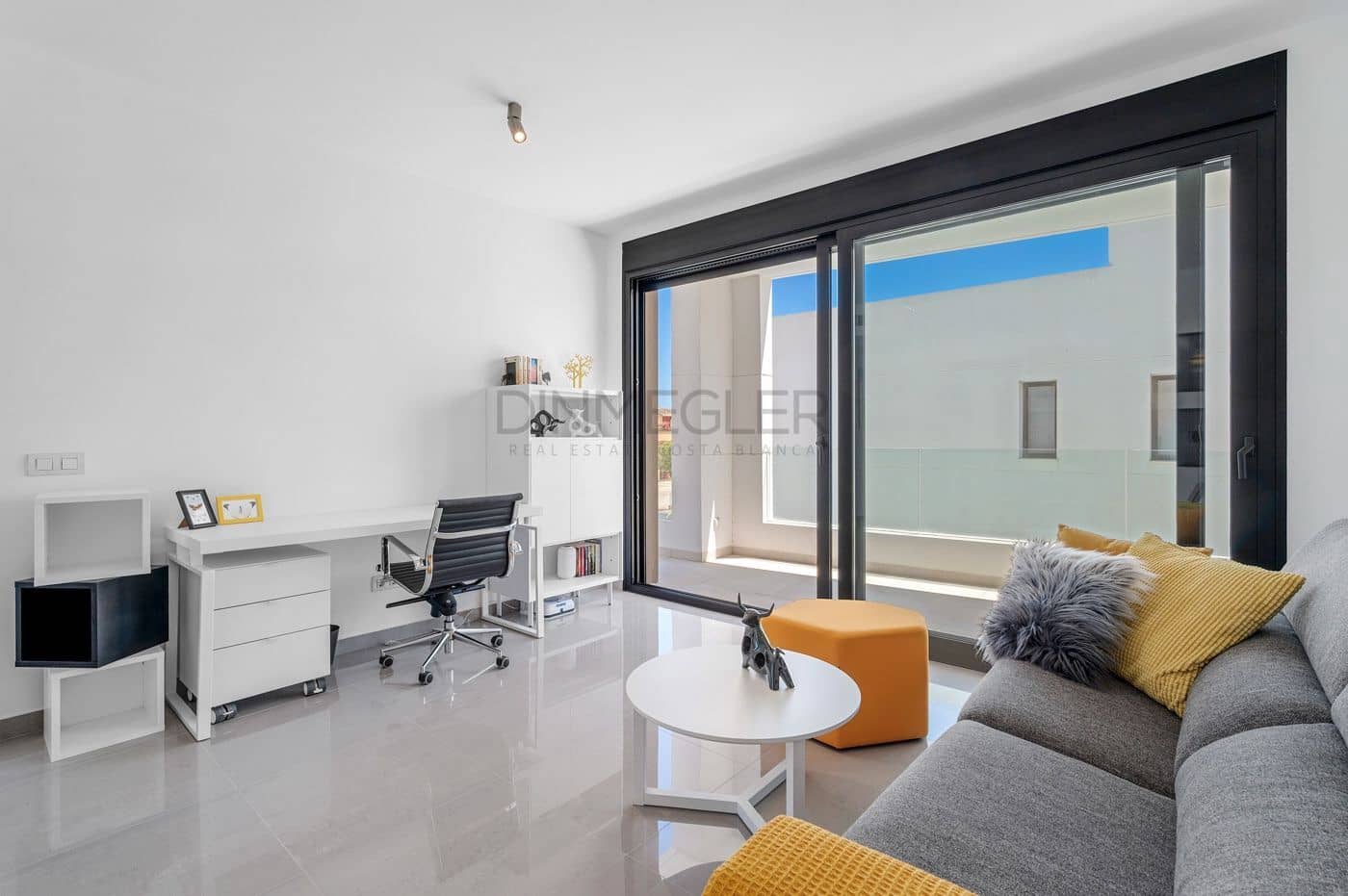 4 sypialnia Willa na sprzedaż w Guardamar del Segura z basenem - 1 390 000 € (Ref: 9398687)