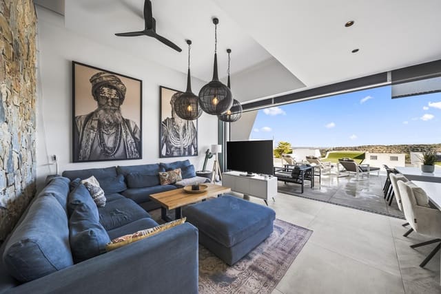 4 makuuhuone Huvila myytävänä paikassa Ciudad Quesada, Rojales mukana uima-altaan 
autotalli - 749 000 € (Ref: 9440255)