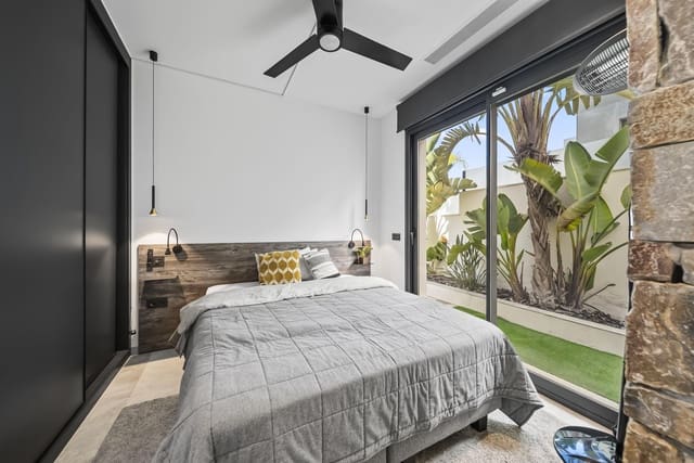 4 makuuhuone Huvila myytävänä paikassa Ciudad Quesada, Rojales mukana uima-altaan 
autotalli - 749 000 € (Ref: 9440255)