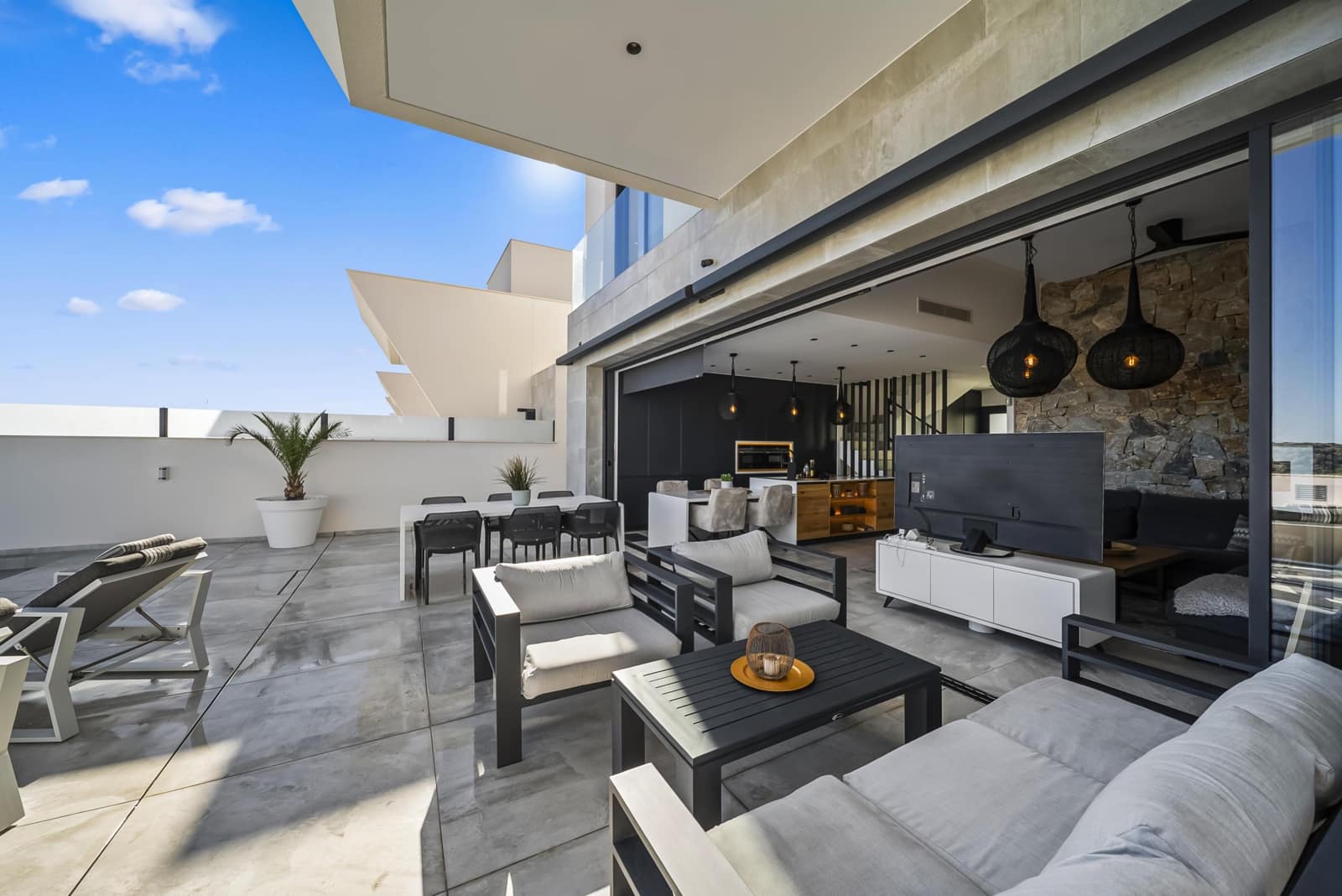 4 makuuhuone Huvila myytävänä paikassa Ciudad Quesada mukana uima-altaan 
autotalli - 749 000 € (Ref: 9440255)