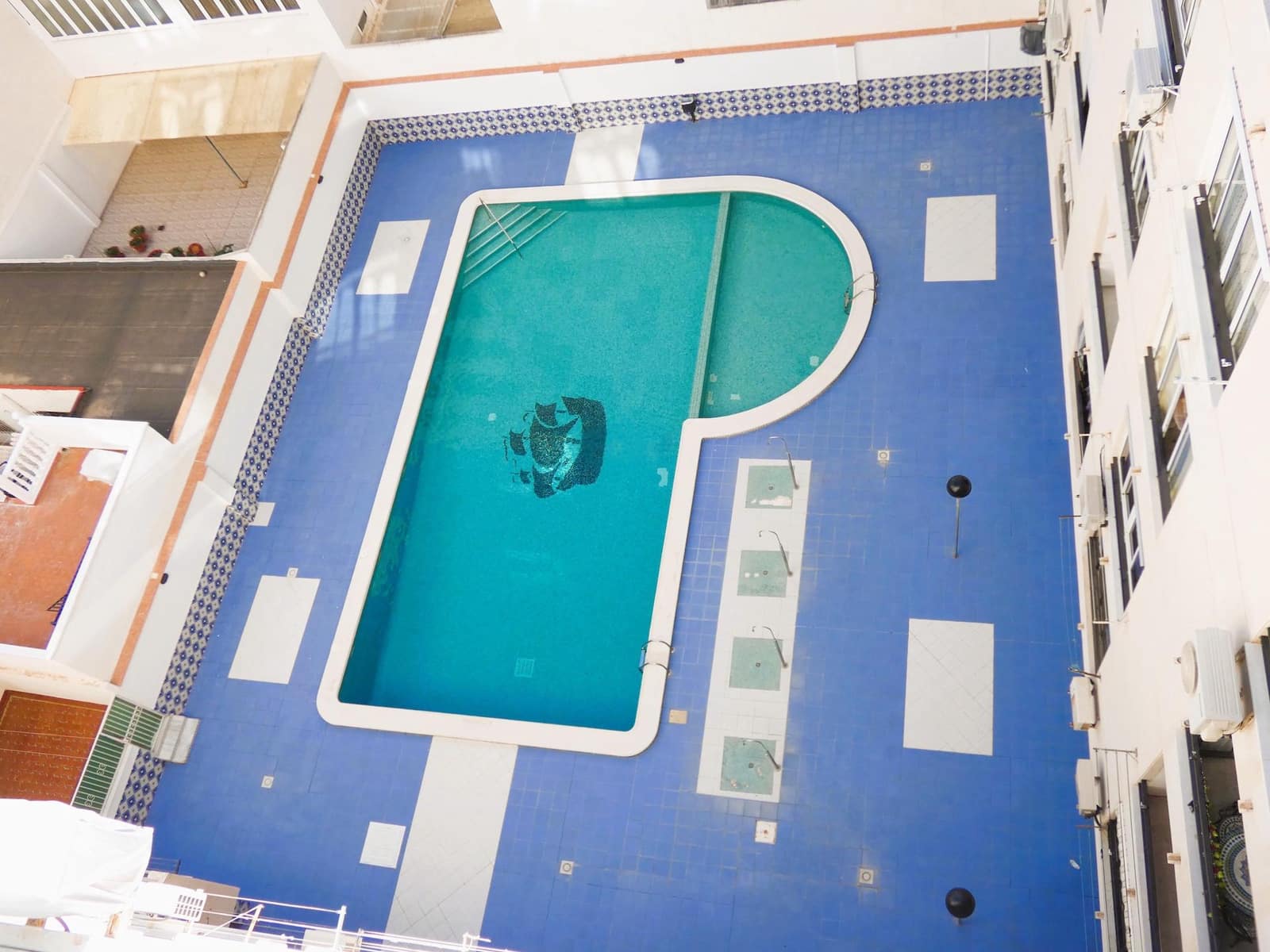 Apartamento de 2 habitaciones en Torrevieja en venta con piscina - 199.000 € (Ref: 9443355)