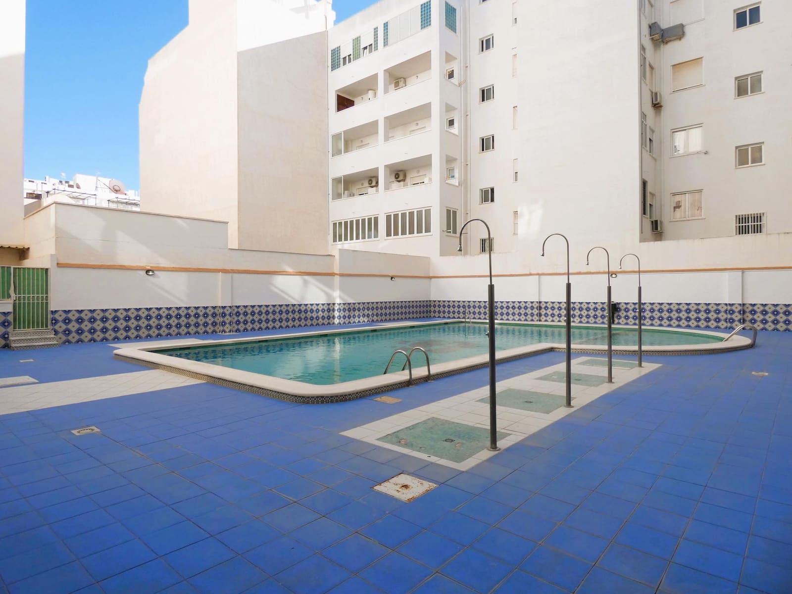Apartamento de 2 habitaciones en Torrevieja en venta con piscina - 199.000 € (Ref: 9443355)