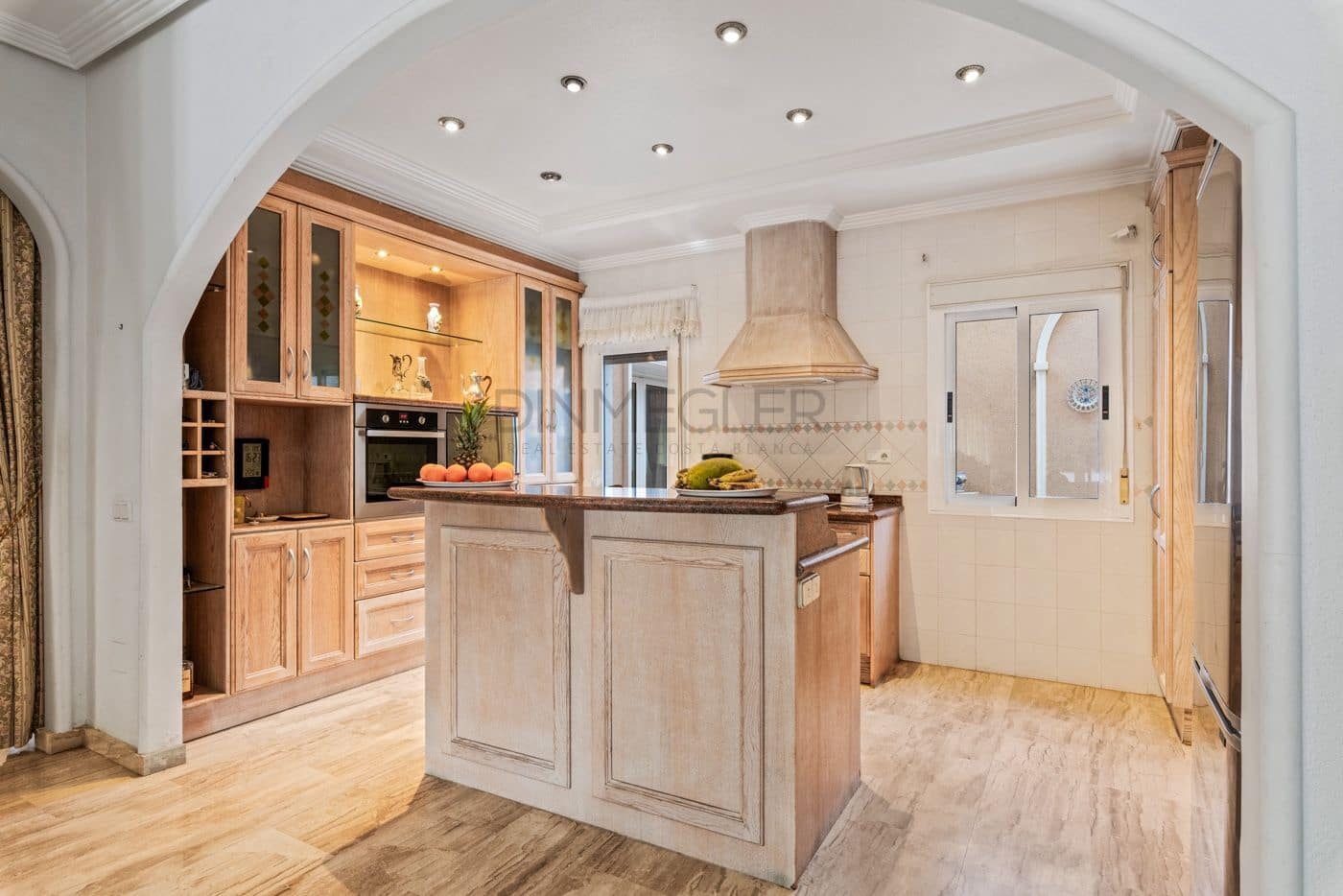 5 sypialnia Willa na sprzedaż w Dona Pepa z basenem garażem - 800 000 € (Ref: 9527863)