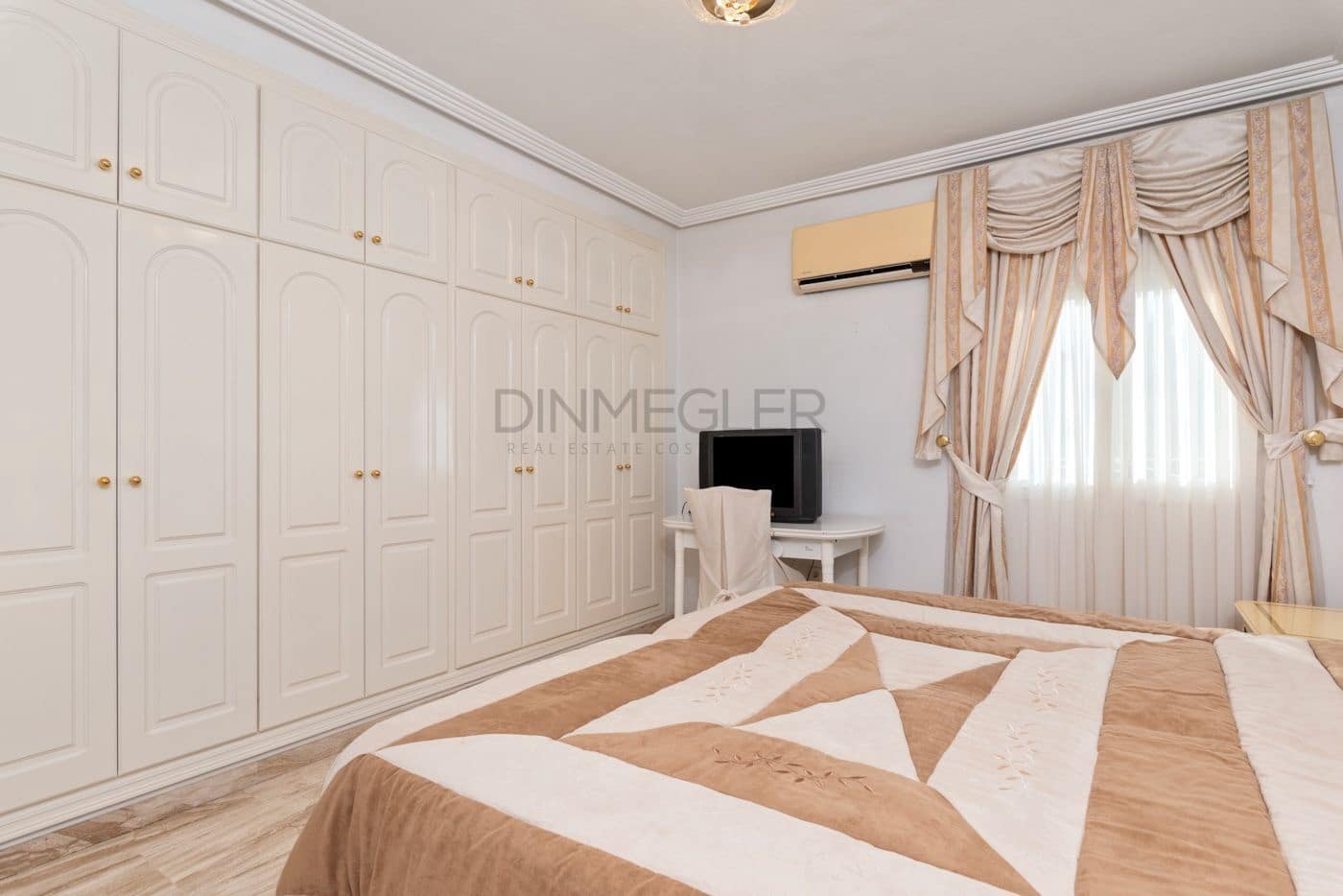 5 sypialnia Willa na sprzedaż w Dona Pepa z basenem garażem - 800 000 € (Ref: 9527863)