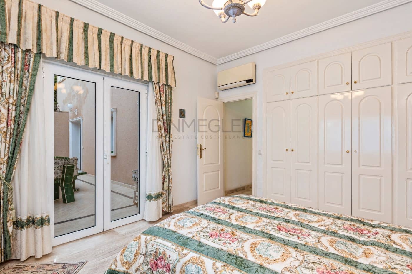 5 sypialnia Willa na sprzedaż w Dona Pepa z basenem garażem - 800 000 € (Ref: 9527863)