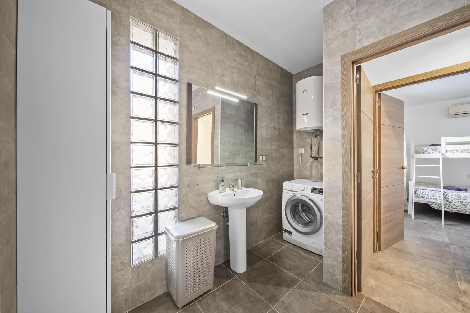 6 makuuhuone Huvila myytävänä paikassa La Zenia mukana uima-altaan 
autotalli - 1 600 000 € (Ref: 9578923)