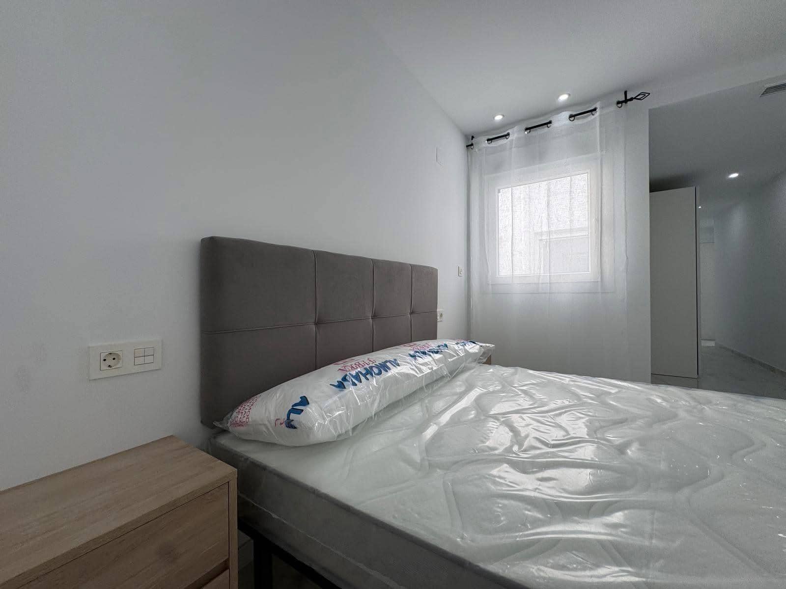 Apartamento de 2 habitaciones en Torrevieja en venta - 200.000 € (Ref: 9608242)