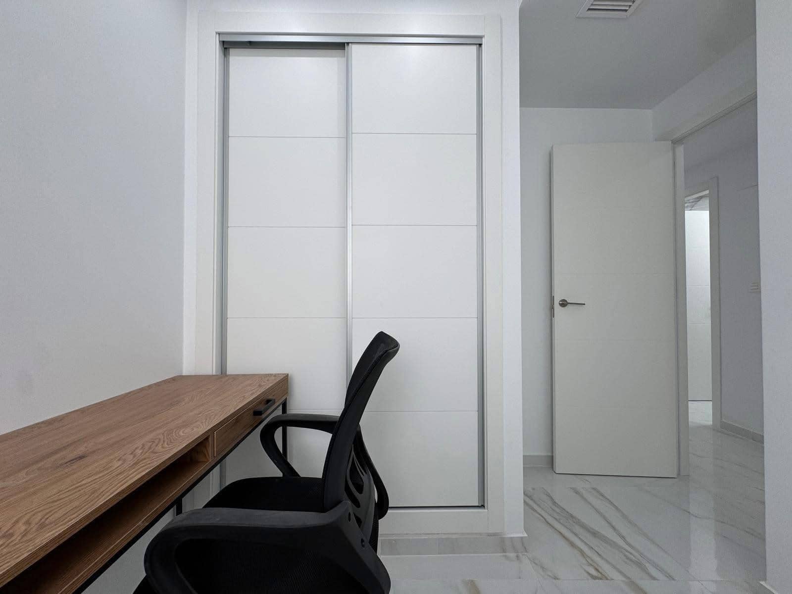 Apartamento de 2 habitaciones en Torrevieja en venta - 200.000 € (Ref: 9608242)