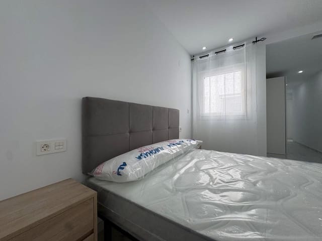 Apartamento de 2 habitaciones en Torrevieja en venta - 200.000 € (Ref: 9608242)