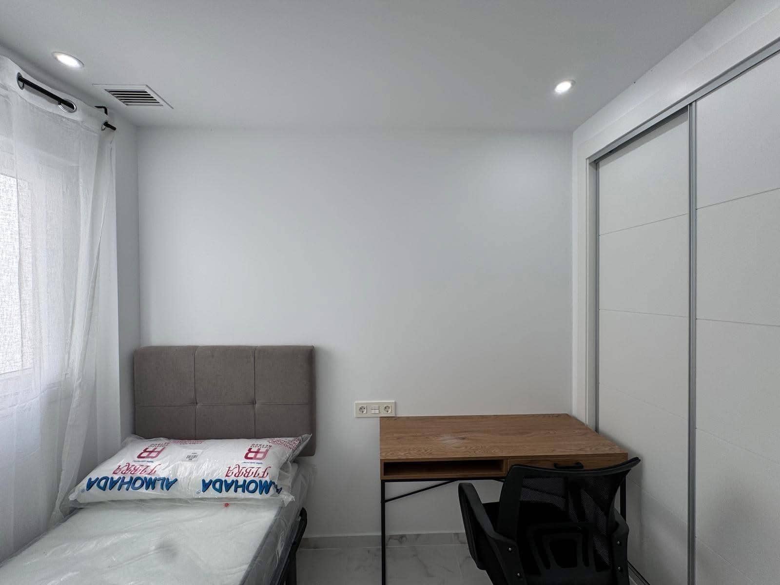 Apartamento de 2 habitaciones en Torrevieja en venta - 200.000 € (Ref: 9608242)