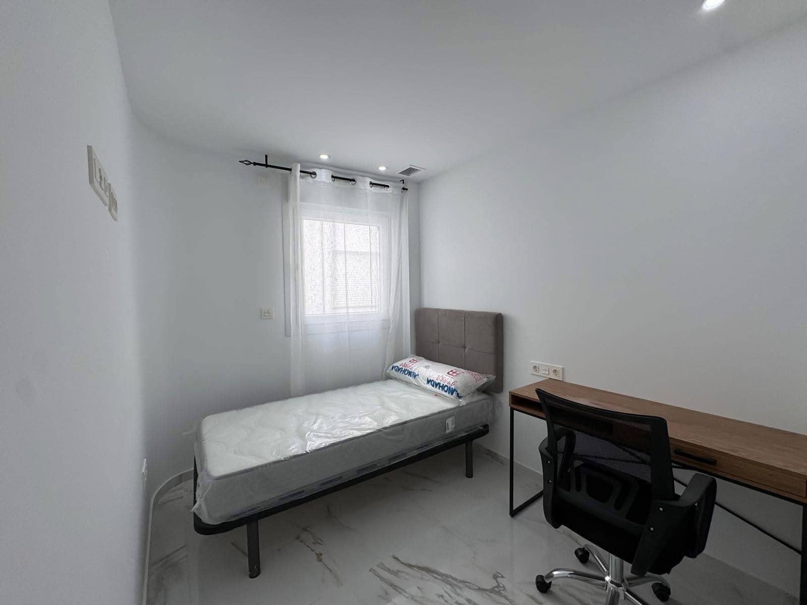 Apartamento de 2 habitaciones en Torrevieja en venta - 200.000 € (Ref: 9608242)