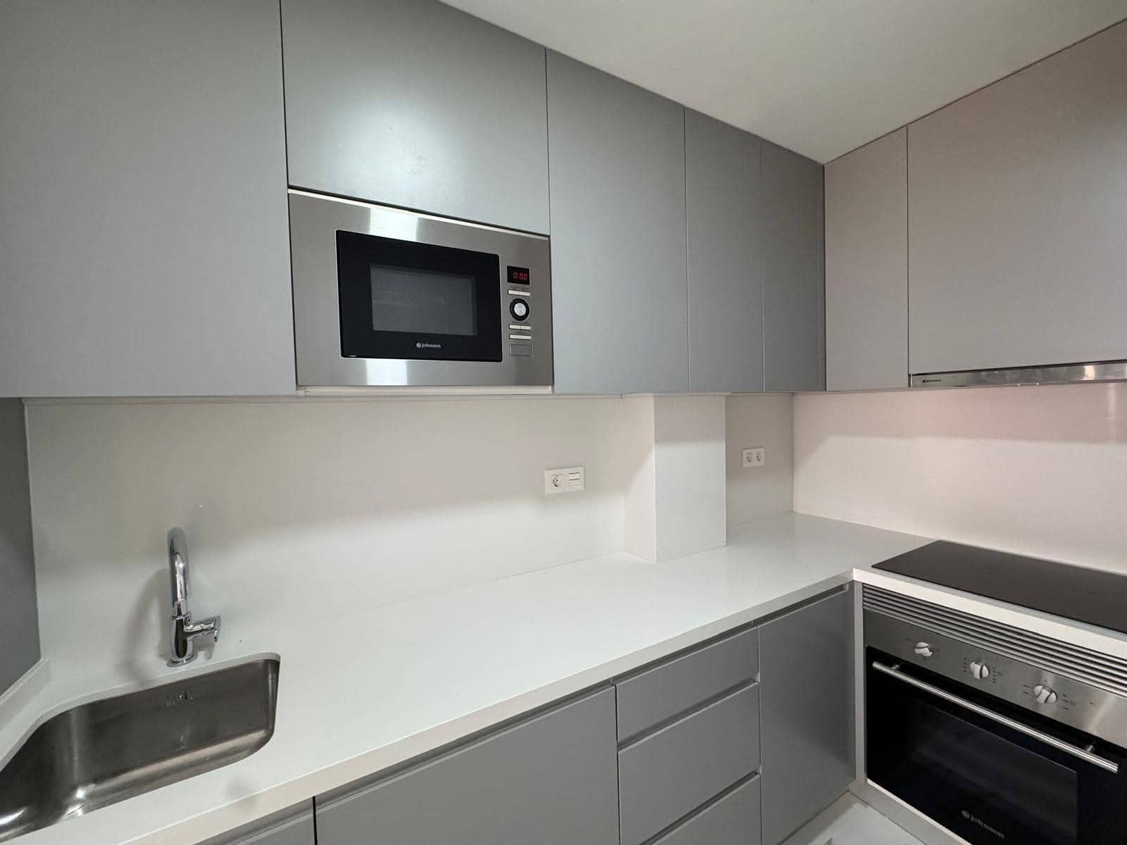 Apartamento de 2 habitaciones en Torrevieja en venta - 200.000 € (Ref: 9608242)