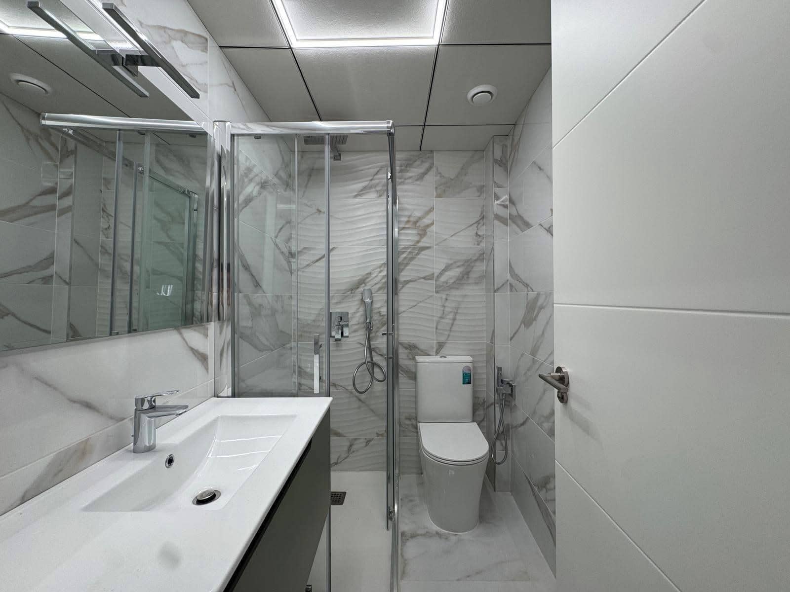 Apartamento de 2 habitaciones en Torrevieja en venta - 200.000 € (Ref: 9608242)