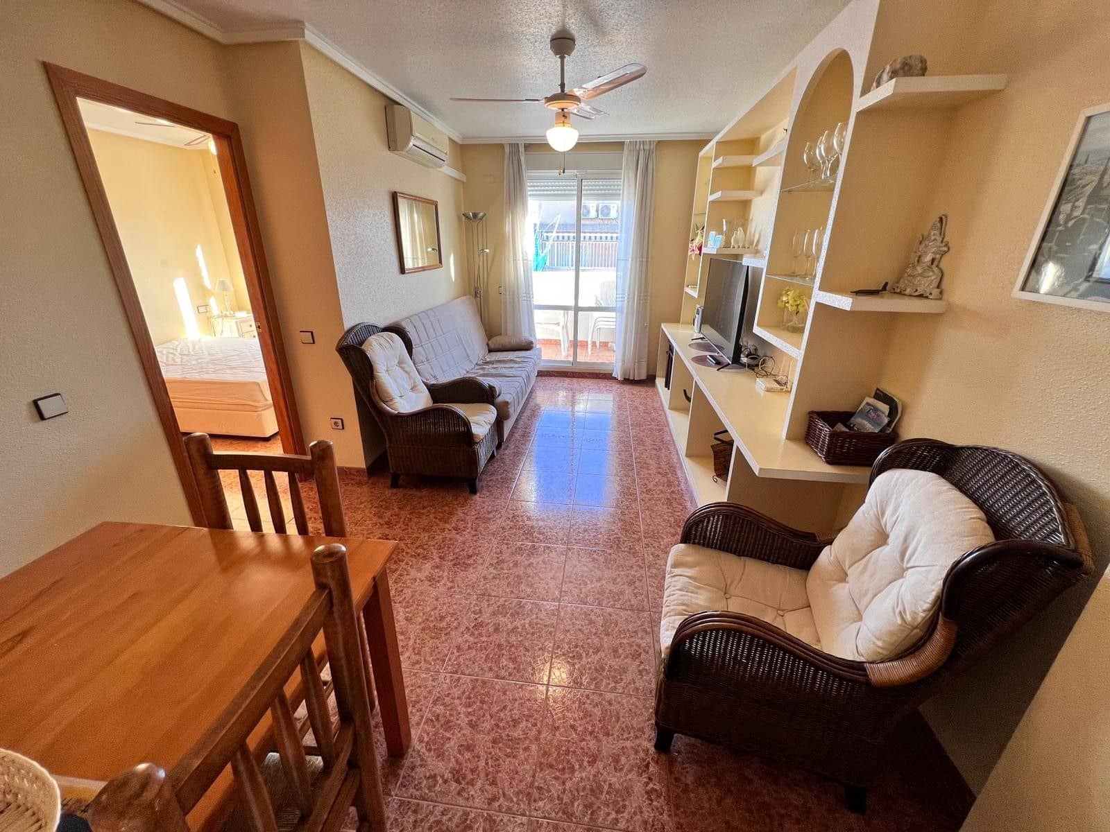 2 slaapkamer Flat te koop in Torrevieja met zwembad - € 120.000 (Ref: 9608248)