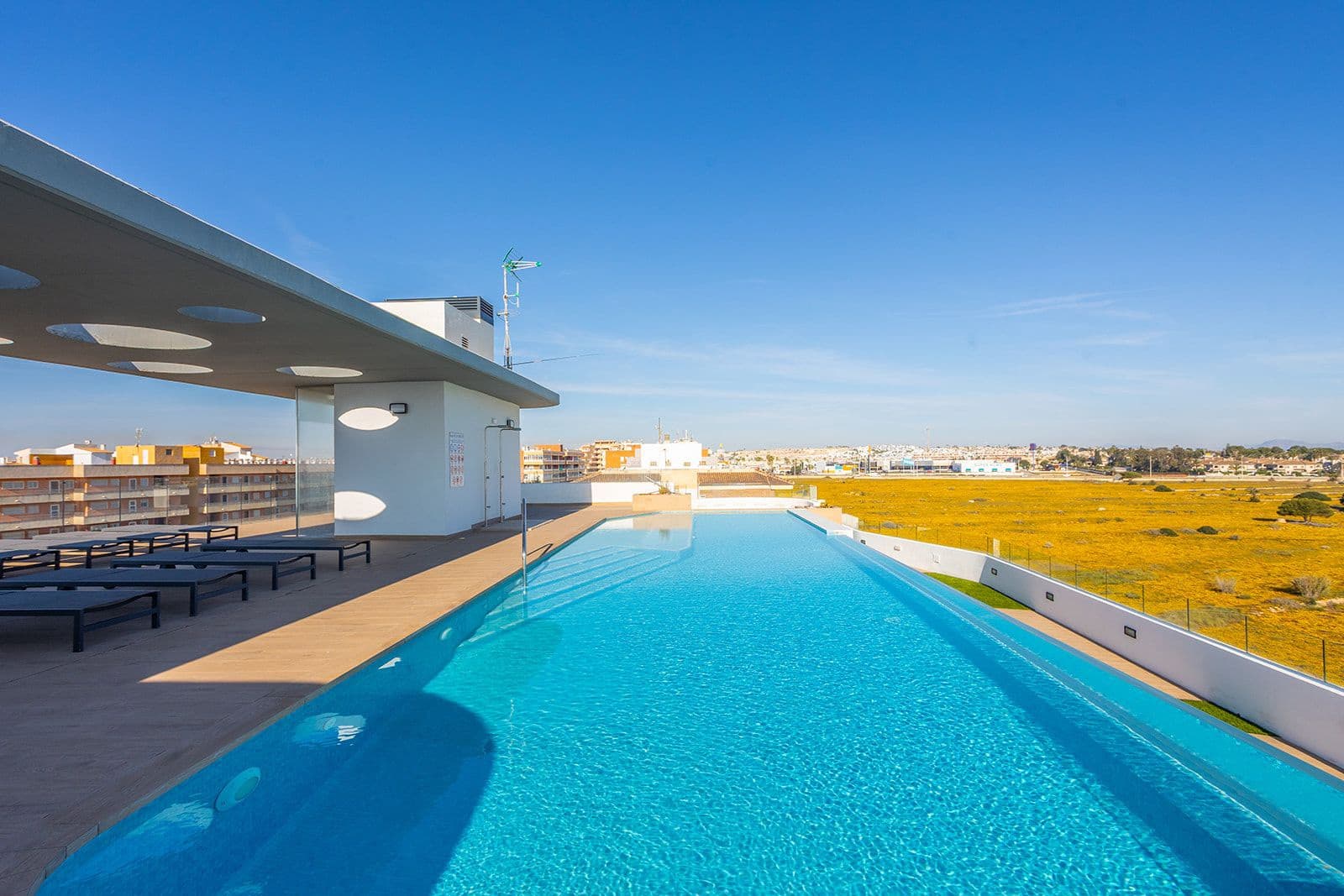 2 slaapkamer Appartement te koop in Orihuela Costa met zwembad - € 519.000 (Ref: 9799473)