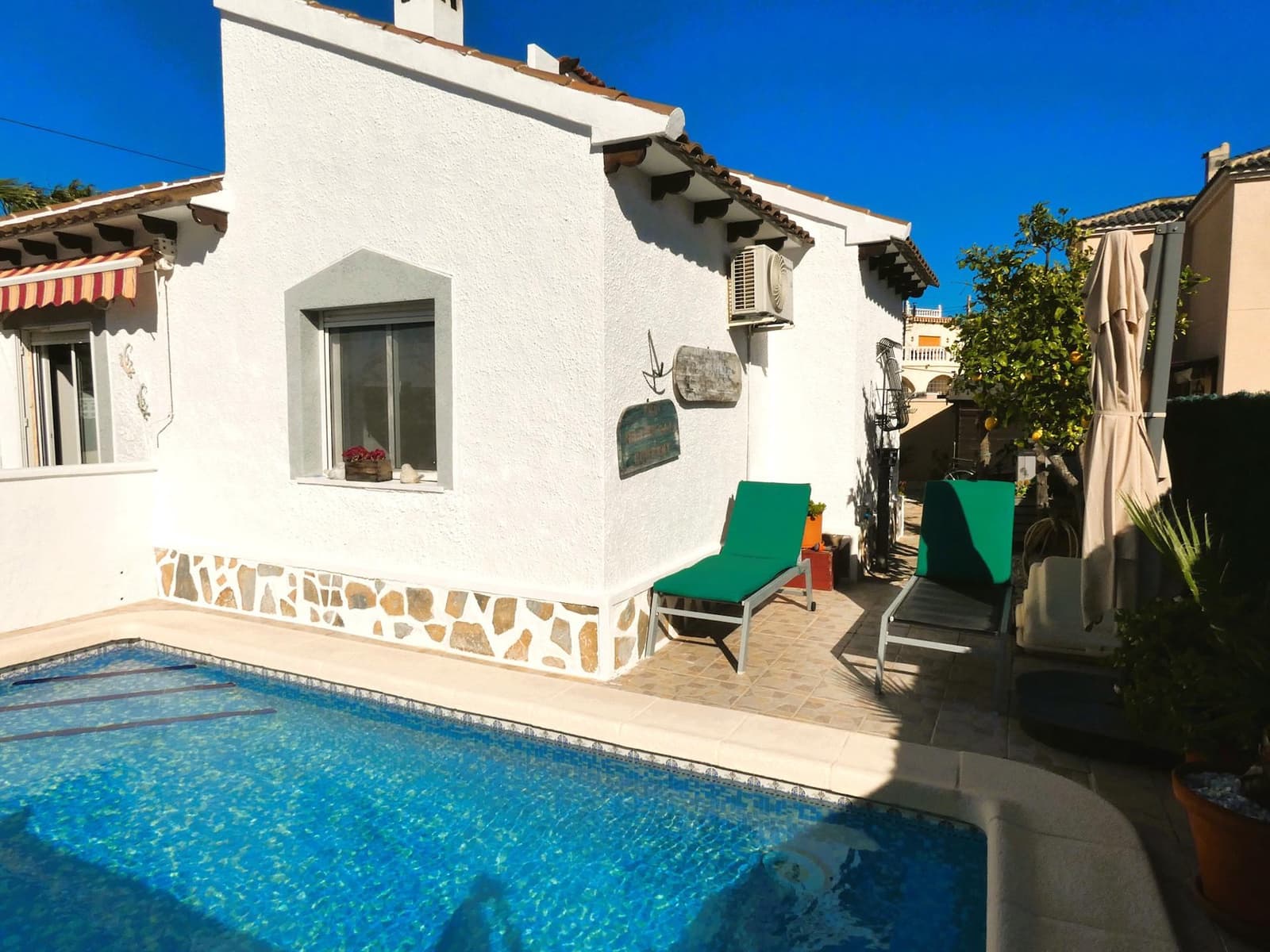2 chambre Villa/Maison à vendre à Torrevieja avec piscine - 265 000 € (Ref: 9799477)