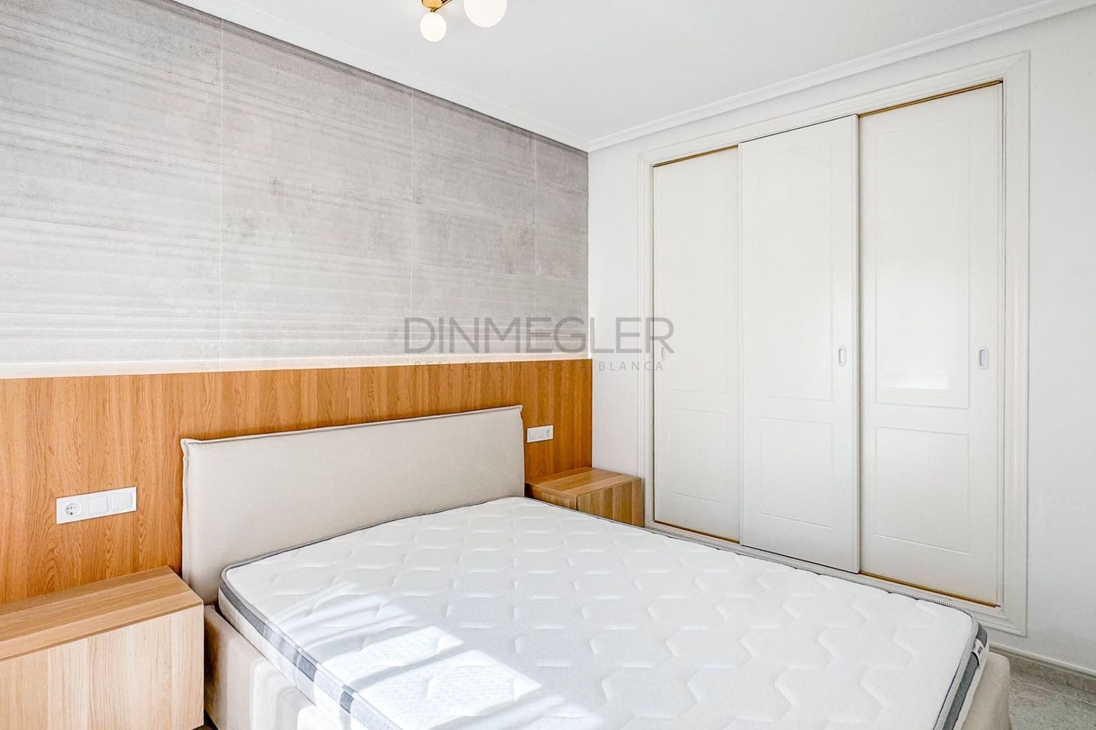Apartamento de 2 habitaciones en Torrevieja en venta con piscina - 249.000 € (Ref: 9799478)