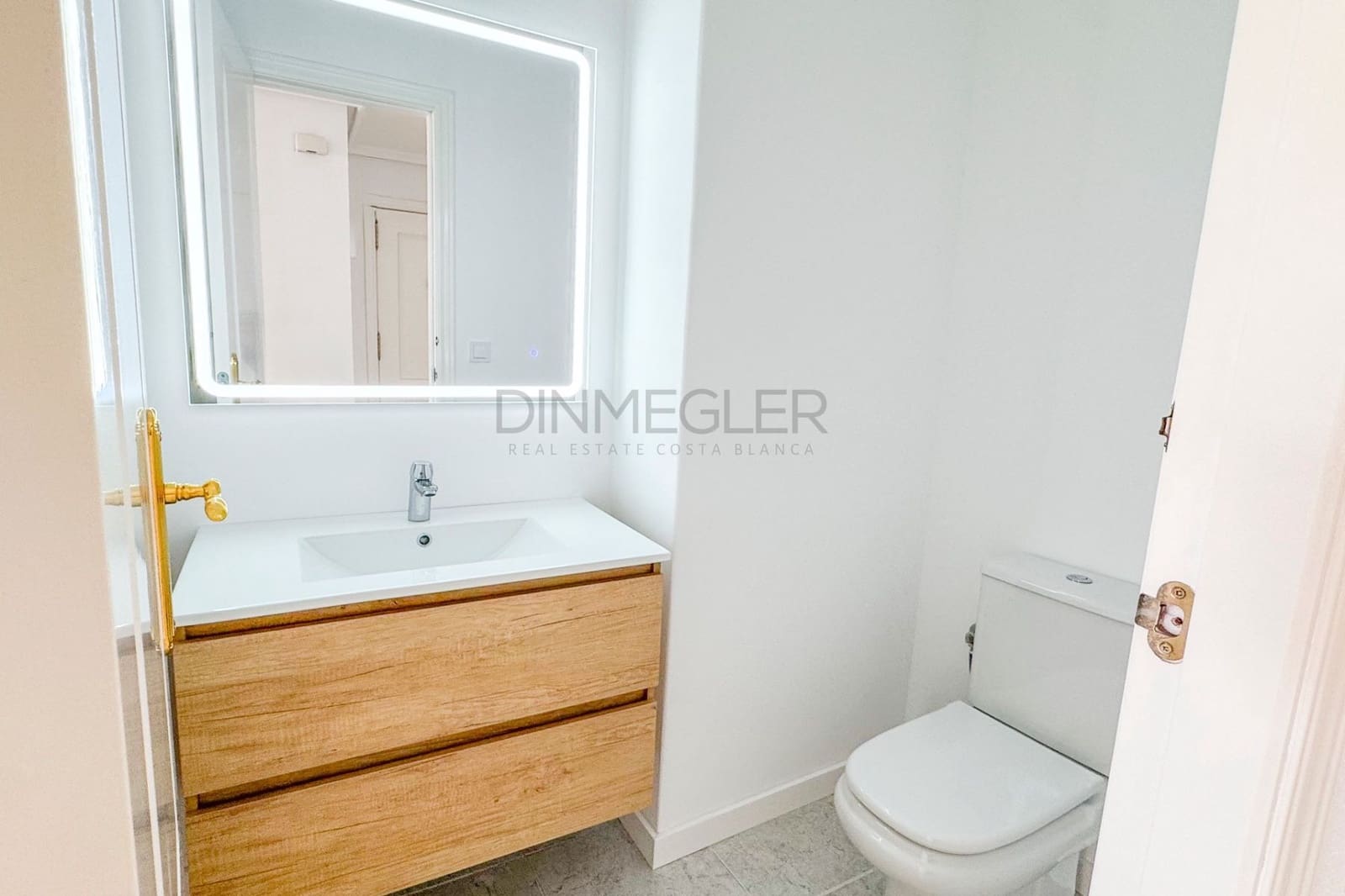 Apartamento de 2 habitaciones en Torrevieja en venta con piscina - 249.000 € (Ref: 9799478)