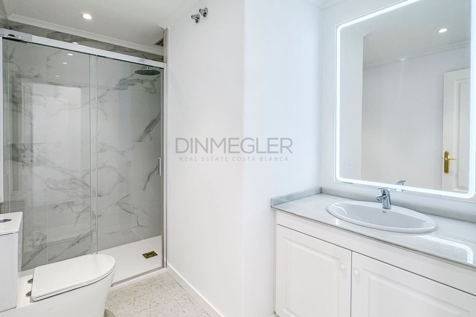 Apartamento de 2 habitaciones en Torrevieja en venta con piscina - 249.000 € (Ref: 9799478)