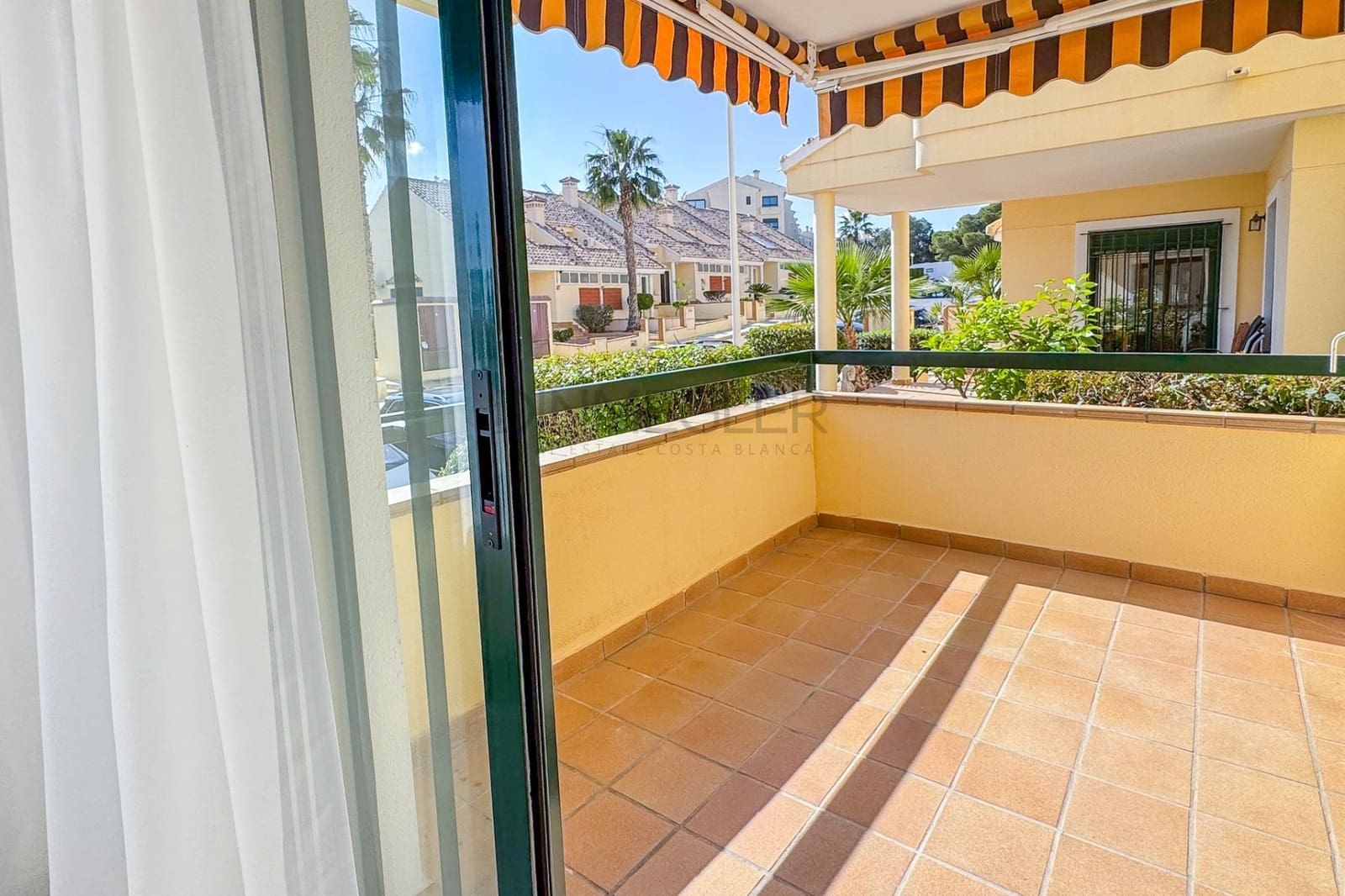 Apartamento de 2 habitaciones en Torrevieja en venta con piscina - 249.000 € (Ref: 9799478)