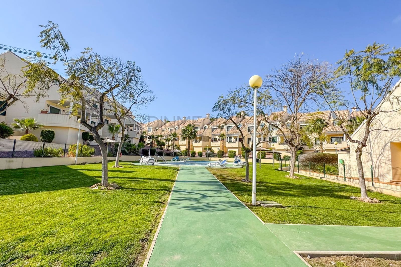 Apartamento de 2 habitaciones en Torrevieja en venta con piscina - 249.000 € (Ref: 9799478)