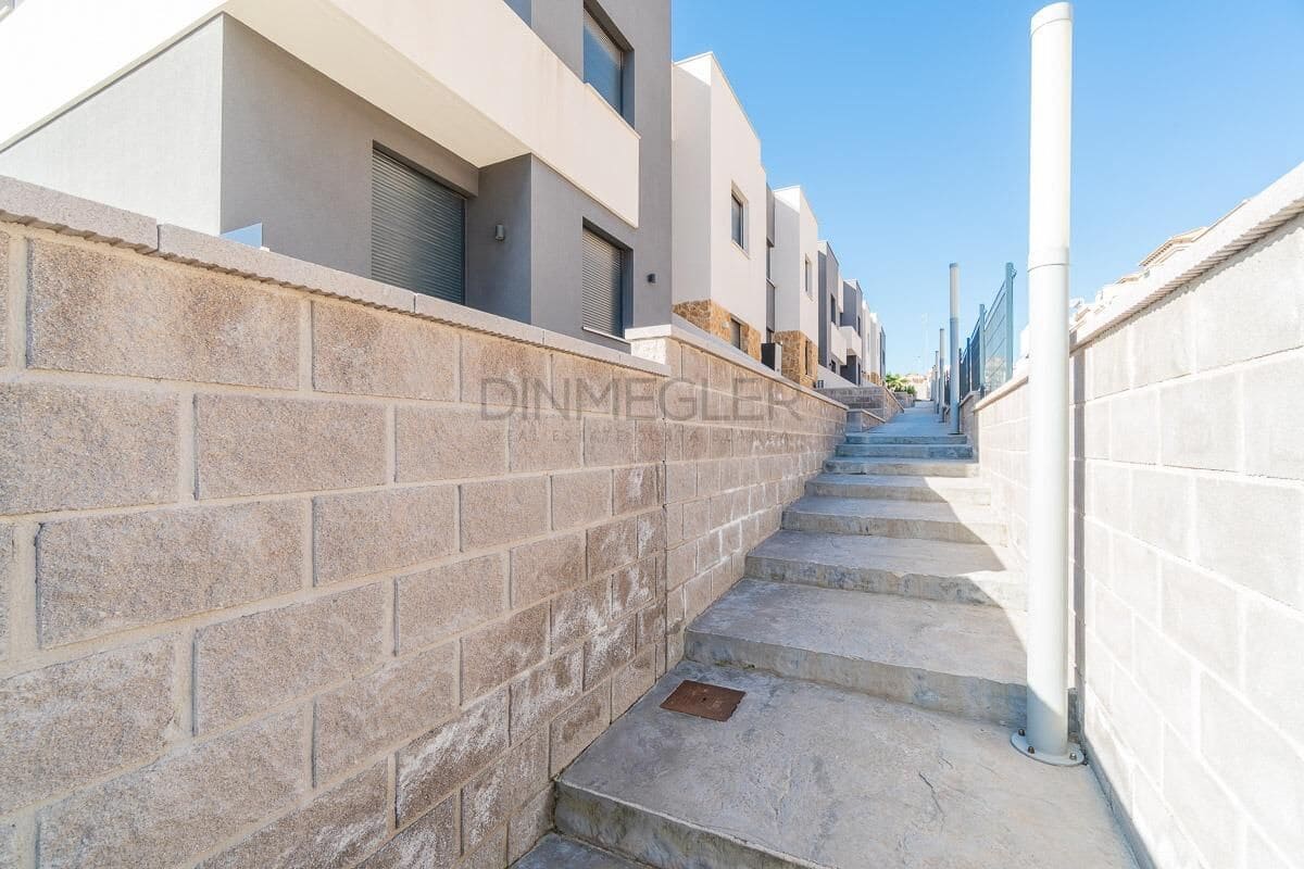 2 chambre Villa/Maison Mitoyenne à vendre à Villamartin avec piscine garage - 255 000 € (Ref: 9917202)
