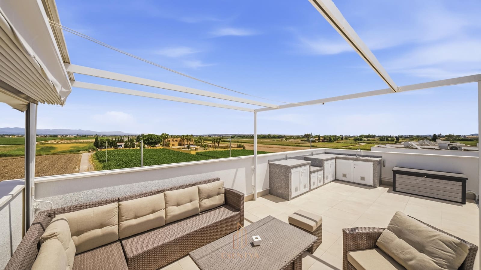 Chalet de 3 habitaciones en Daya Vieja en venta con piscina garaje - 375.000 € (Ref: 9934386)
