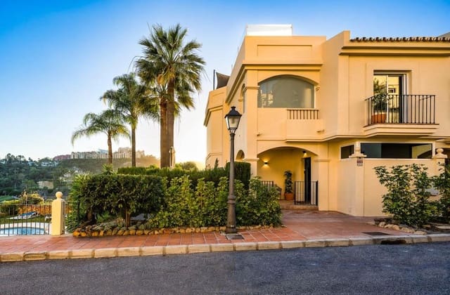 3 bedroom Townhouse for holiday rental in La Quinta, Benahavís with pool garage - € 8,000 (Ref: 9101312)
