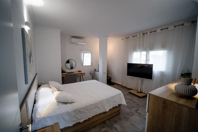 Pareado de 2 habitaciones en La Cañada, Paterna en venta - 349.000 € (Ref: 10074611)