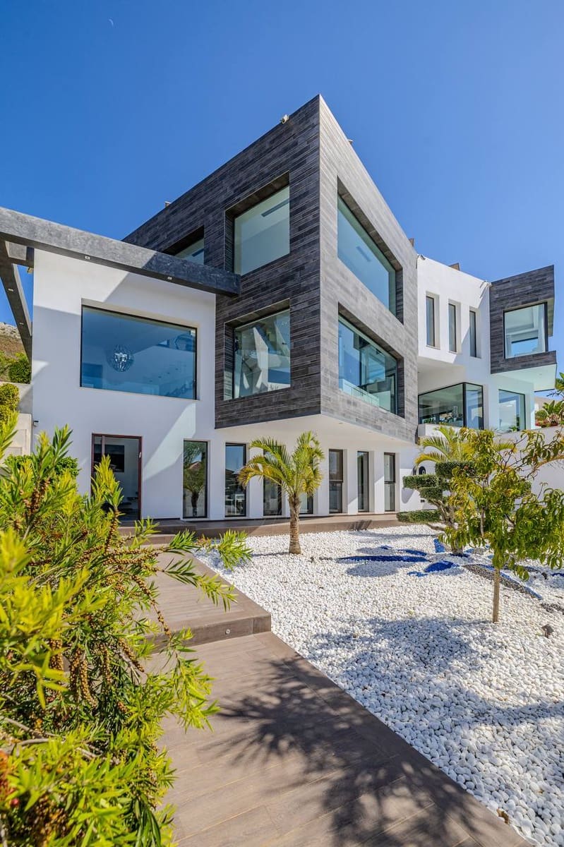 4 bedroom Villa for sale in Javea / Xabia with pool garage - € 2,499,000 (Ref: 9265620)