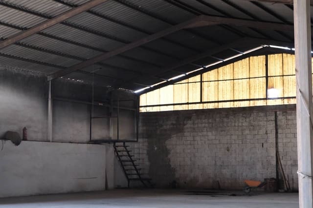 Commercial for sale in Domeño - € 750,000 (Ref: 9319832)