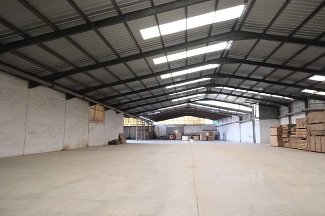 Commercial for sale in Domeño - € 750,000 (Ref: 9319832)