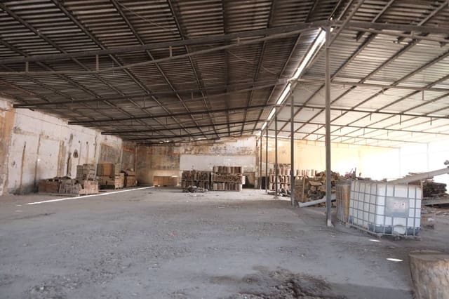 Commercial for sale in Domeño - € 750,000 (Ref: 9319832)