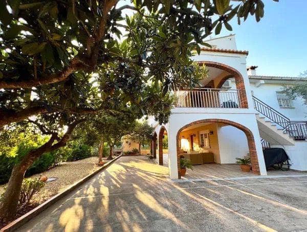 5 soverom Villa til salgs i Alzira med svømmebasseng garasje - € 385 000 (Ref: 9402479)