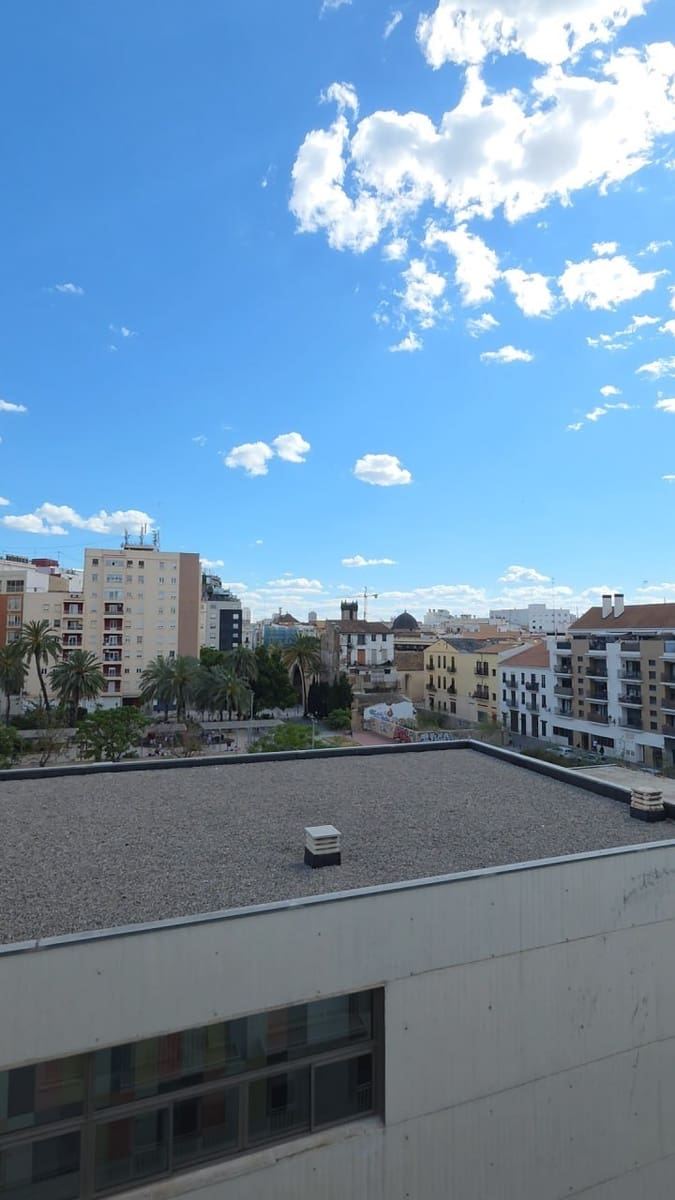 1 bedroom Apartment for rent in Valencia city with garage - € 2,600 (Ref: 9850523)