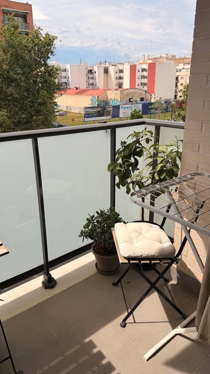 2 bedroom Apartment for rent in Valencia city with pool garage - € 2,000 (Ref: 9854319)