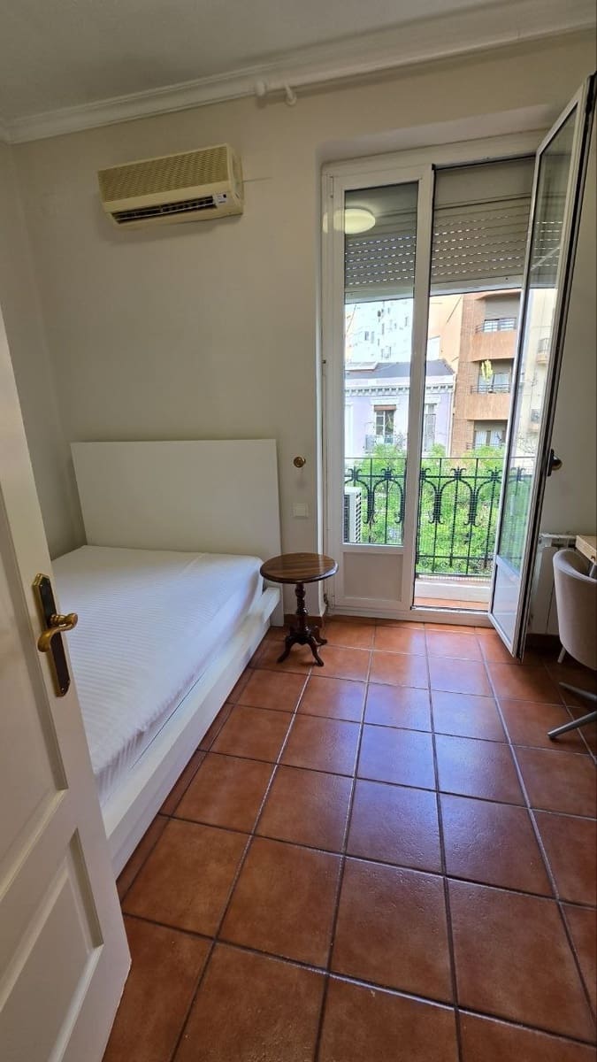 2 bedroom Apartment for rent in Valencia city - € 1,600 (Ref: 9854329)