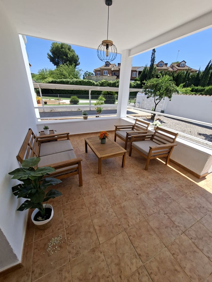 4 sypialnia Willa na sprzedaż w L'Eliana z basenem garażem - 590 000 € (Ref: 9941494)