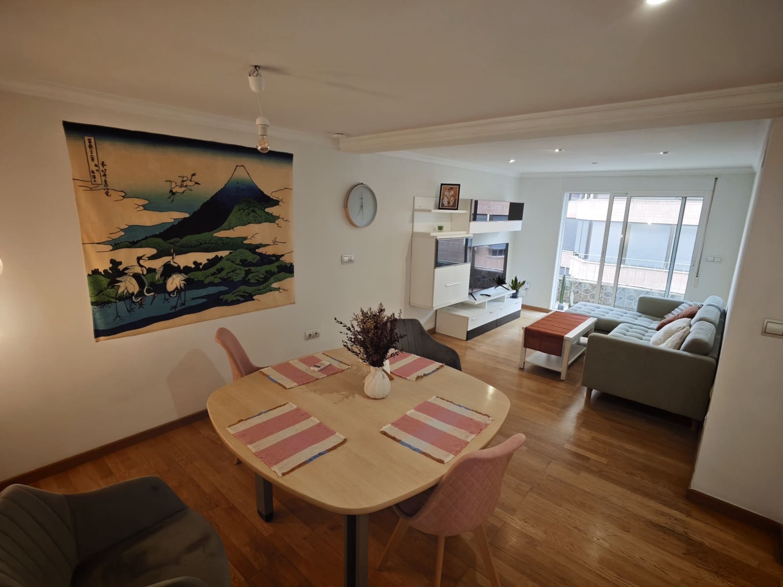 3 bedroom Apartment for rent in Valencia city - € 1,200 (Ref: 9948505)
