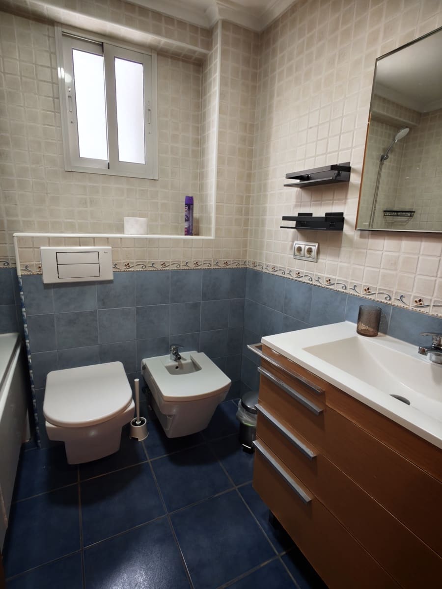 3 bedroom Apartment for rent in Valencia city - € 1,200 (Ref: 9948505)